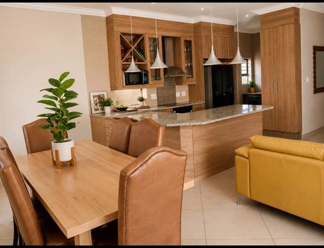 3 BEDROOM TOWNHOUSE FOR SALE IN THATCHFIELD